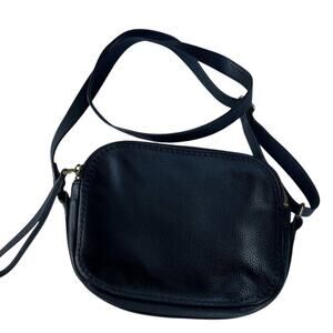 Fossil black small crossbody shoulder bag with double zipper compartments